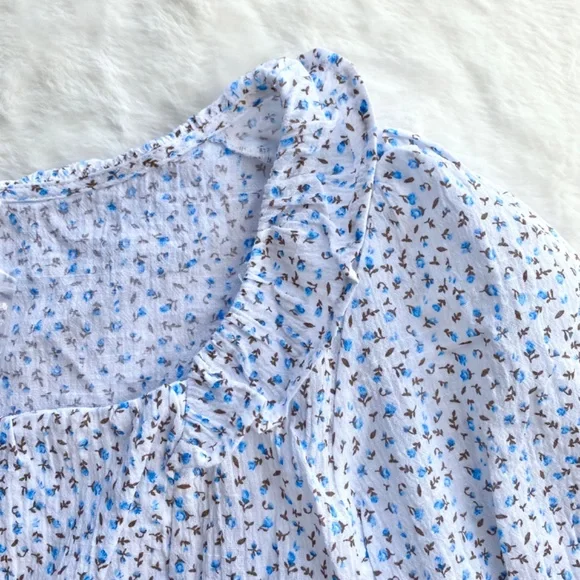 Red Dress Boutique Blue and White Floral Crop Top - Picture 8 of 13